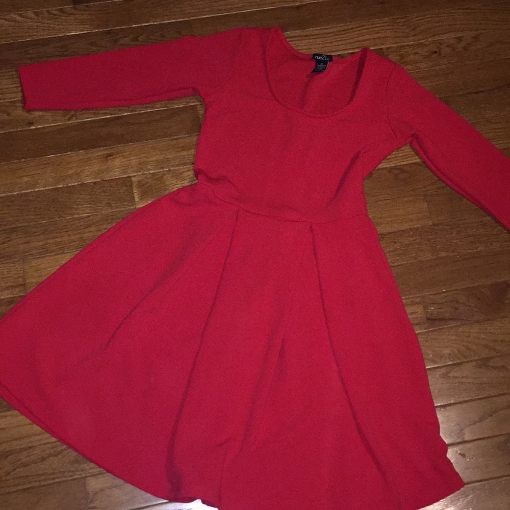 sleeved red dress!